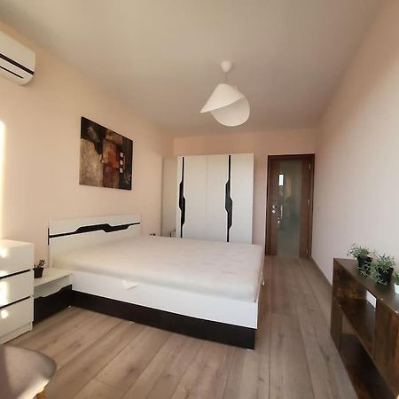 Stylish Apartment Near City Center 플로브디프 외부 사진