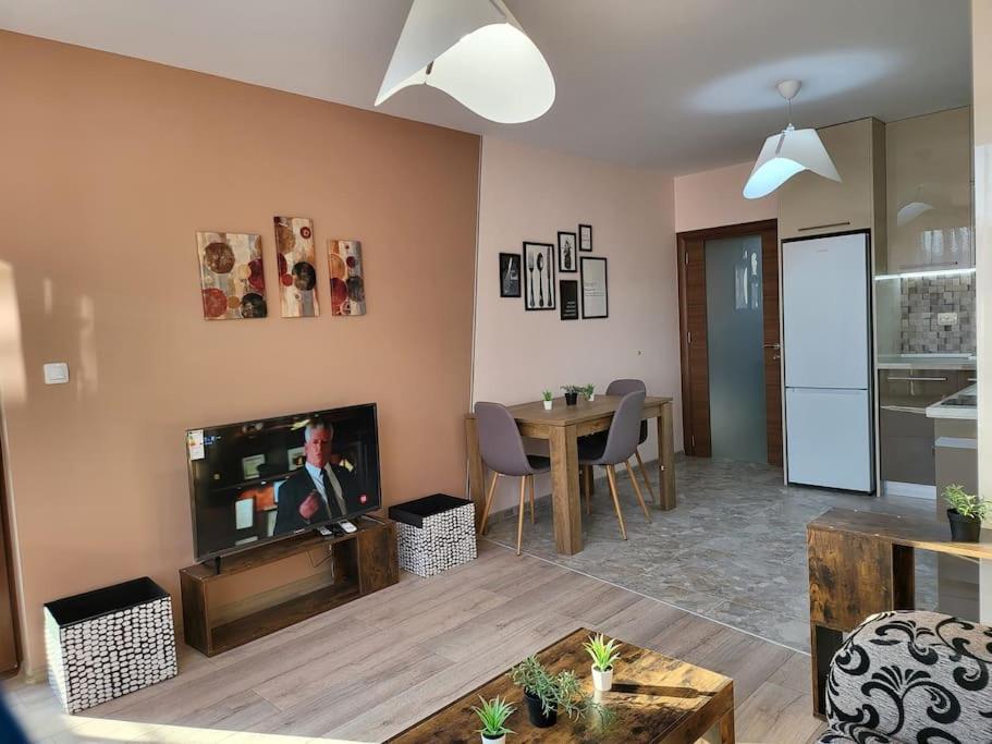 Stylish Apartment Near City Center 플로브디프 외부 사진