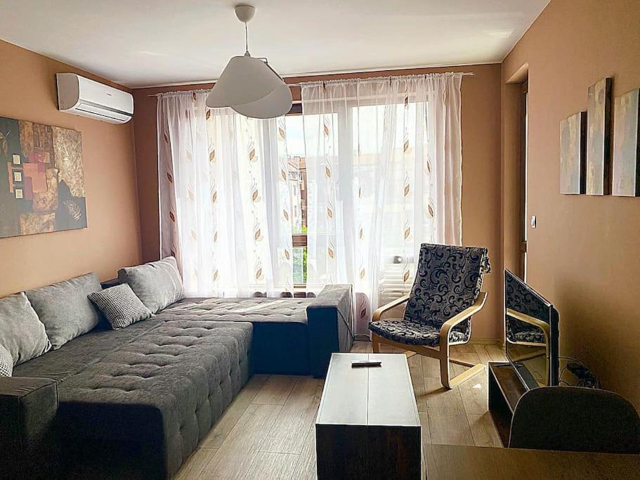 Stylish Apartment Near City Center 플로브디프 외부 사진