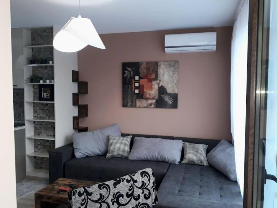 Stylish Apartment Near City Center 플로브디프 외부 사진